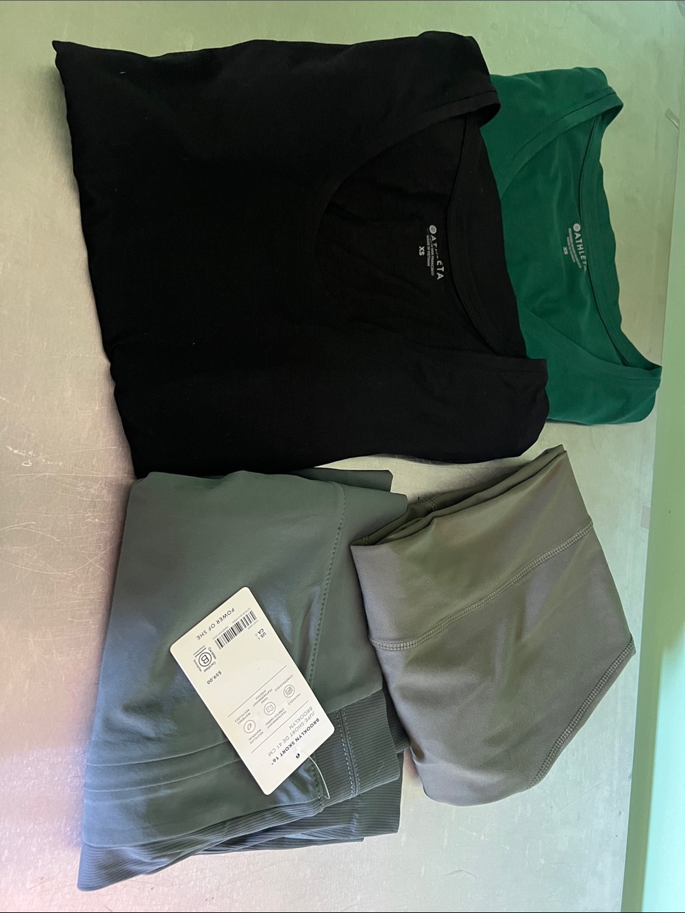 Lululemon Reseller’s Bundle 6 plus 4 bonus items: 10 TOTAL, Glyder, Athleta, EUC - Picture 12 of 15